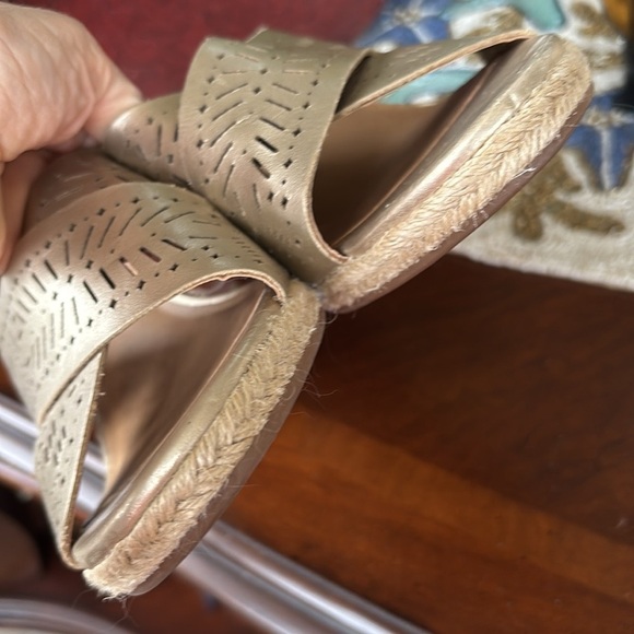 Brand New Lucky Brand Keela Genuine Leather Metallic Gold Tone Laser Cut Sandals - Picture 15 of 16